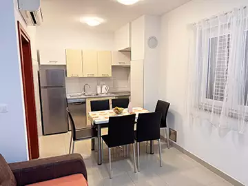 Apartment 3 photo 2