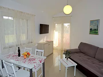 Apartment 4 photo 1