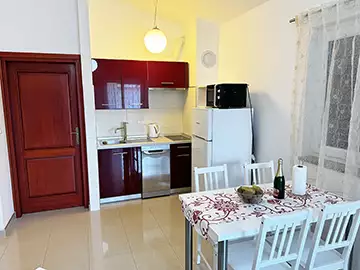 Apartment 4 photo 2
