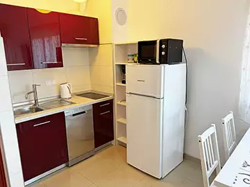 Apartment 4 photo 3