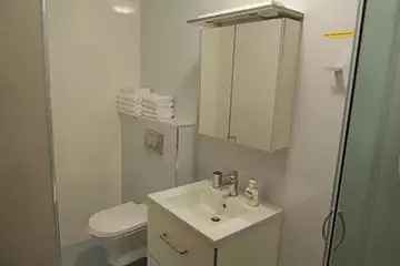 Apartment 4 photo 7