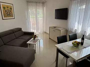 Apartment 6 photo 1