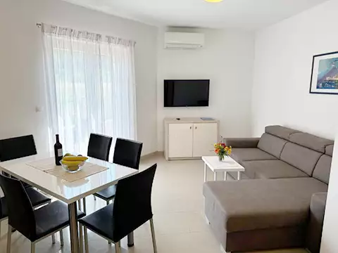 Apartment 1 (4+2)