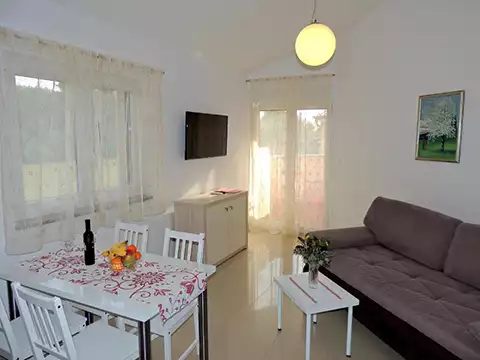 Apartment 4 (2+2)