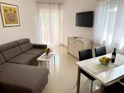 Apartment 6 (4+2)